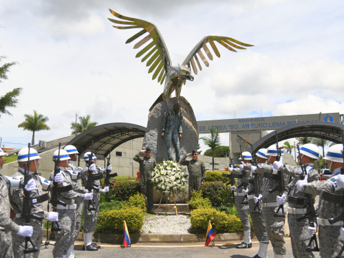 Acto simbólico honra a víctimas del conflicto armado en Colombia