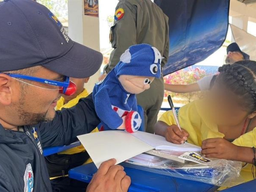 Entregados kits escolares en La Guajira, con campaña “La educación es la clave”