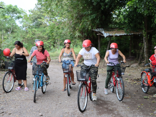 Entrega de bicicletas beneficia a madres cabeza de hogar en Villavicencio