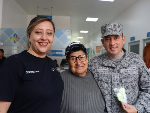 Entrega de gafas formuladas mejora la salud visual en Mosquera, Cundinamarca
