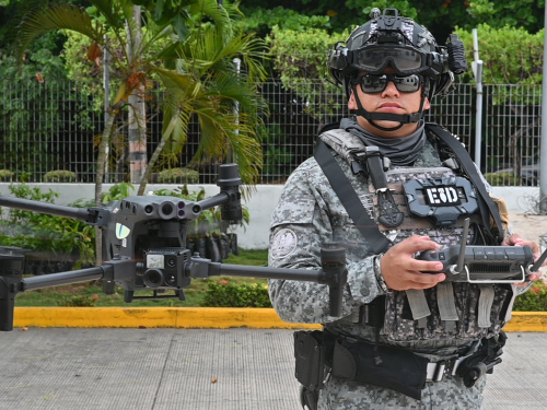 Labores de reconocimiento y vigilancia aérea en San Andrés por Plan Democracia
