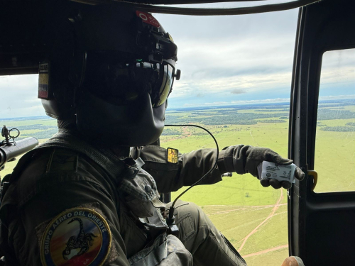 Mensajes de prevención lanzados desde el aire llegan a comunidades del Oriente