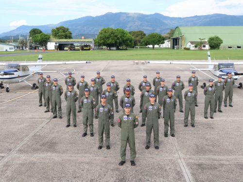 Disciplina y vocación forjan una nueva generación de pilotos militares 