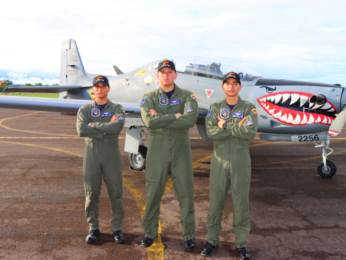 Sueño cumplido: Alféreces logran convertirse en pilotos militares