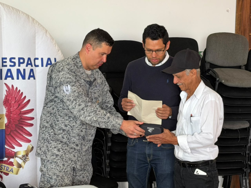 Gafas formuladas mejoran la salud visual de la comunidad en Sutamarchán, Boyacá