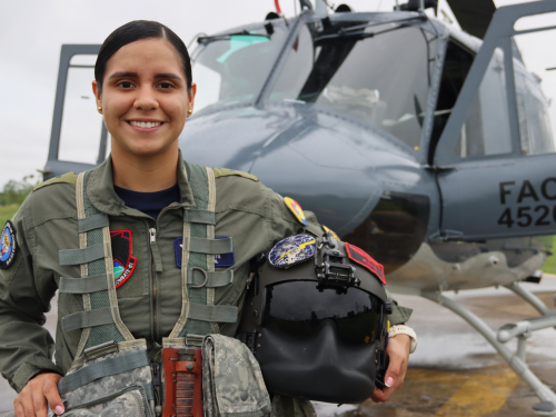 Una piloto que convierte sus sueños en misiones al servicio de Colombia 