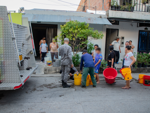 3.000 galones de agua fueron suministrados a familias de Puerto Salgar, Cundinamarca 