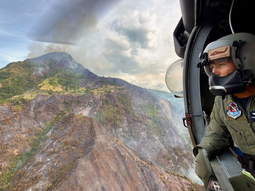 Black Hawk fortalece desde el aire la extinción de incendios en Antioquia