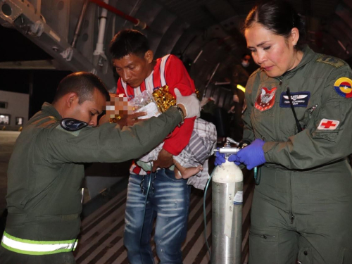 Fuerza Aeroespacial de la mano con los afectados por terremoto en Colombia