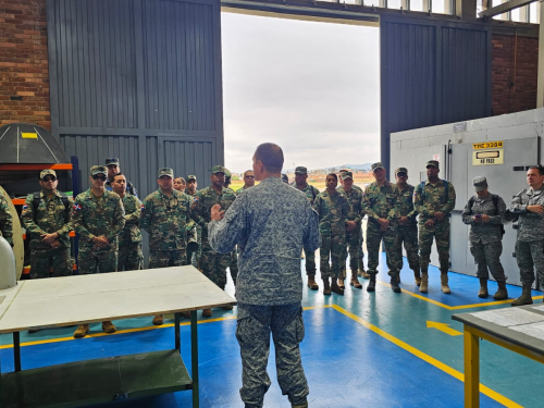 Delegación de la Fuerza Aérea de República Dominicana visita el Comando Aéreo de Mantenimiento