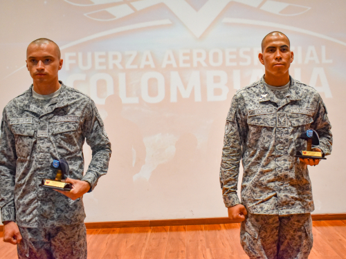 Huilense y tolimense destacan como primeros puestos en exigente curso militar 