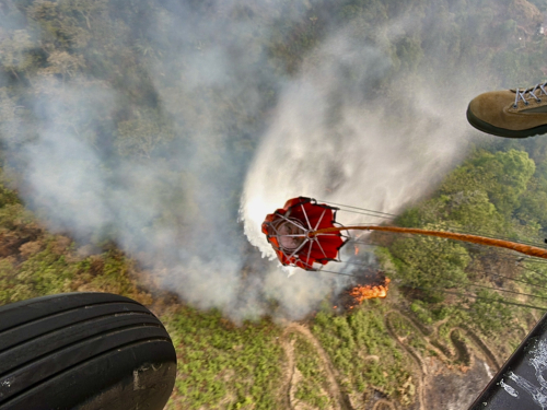 Más de 5.000 galones de agua descargados para combatir incendios en Antioquia