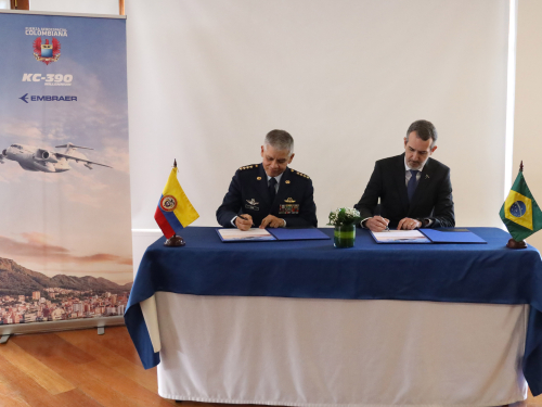 Colombia adquiere el KC-390 para modernizar sus capacidades de movilidad aérea y reabastecimiento en vuelo 