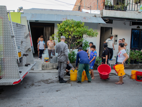 3.000 galones de agua fueron suministrados a familias de Puerto Salgar, Cundinamarca 