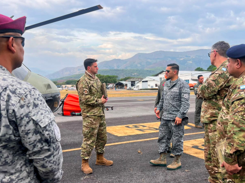 Ejército de Argentina fortalece la cooperación con la Fuerza Aérea Colombiana