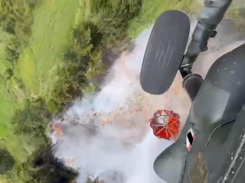 Helicóptero UH-60 combate incendio de gran magnitud en Rionegro
