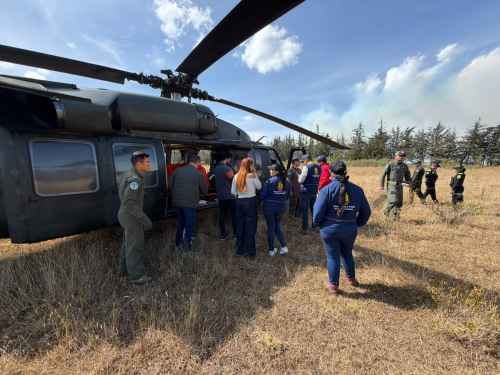 Fuerza Aérea fortalece respuesta ante incendio forestal en Villa de Leyva
