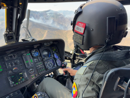 Operación aérea suma 70 descargas para contener incendio en Yumbo