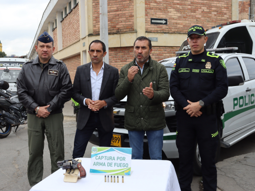 El Comando Aéreo de Mantenimiento contribuye a la seguridad en Madrid, Cundinamarca