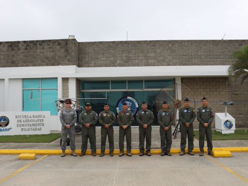 Panamá y Colombia fortalecen cooperación en formación aeronáutica 