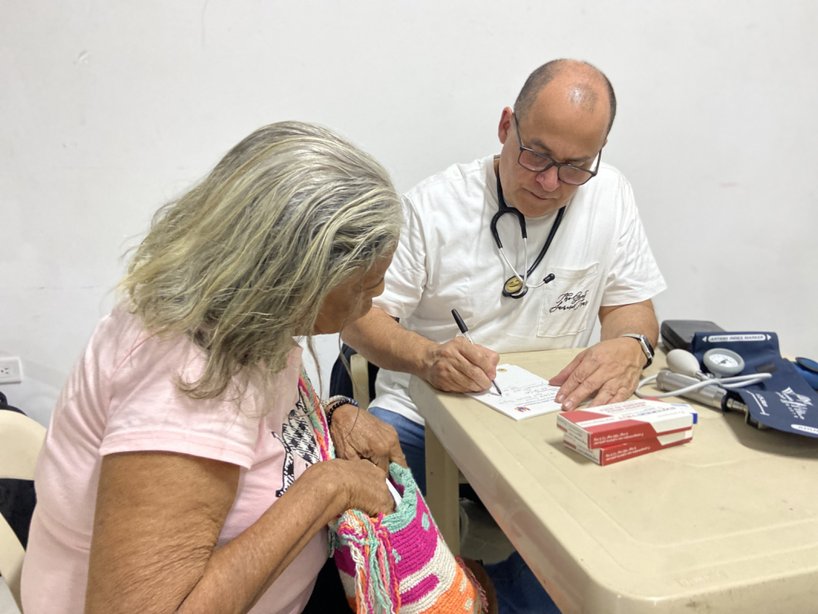 En Caucasia, más de 250 abuelitos fueron atendidos de manera gratuita por médicos especialistas