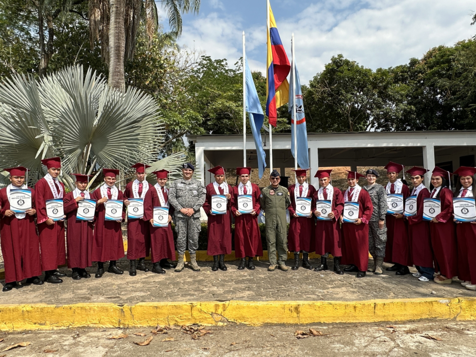 De los cafetales a las aulas: soldados del CACOM 4 culminan su bachillerato