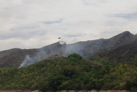 Controlado incendio forestal en Prado, Tolima, gracias al apoyo de su Fuerza Aeroespacial Colombiana