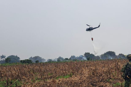 Desde aire y tierra, continúan labores de extinción de  incendios forestales en Arauca