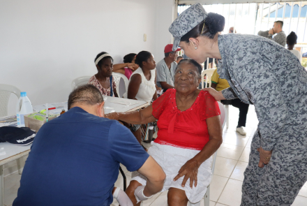 Ciudadanos de Buenaventura recibieron atención médica gratuita