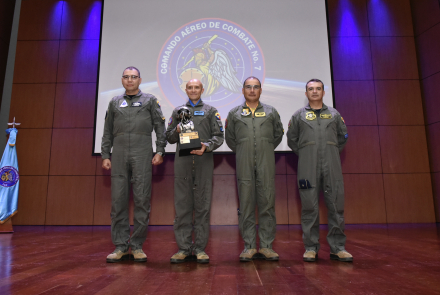 'Premio Operacional' fue entregado al Comando Aéreo de Combate No. 7