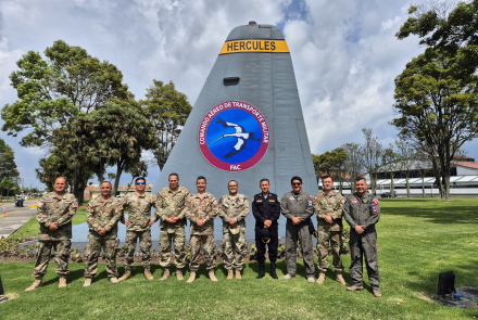 Construcción de lazos que fortalecen las relaciones bilaterales con la Fuerza Aérea del Perú 