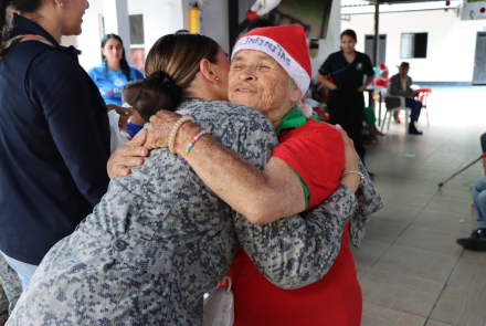 Abuelitos de Villavicencio pasaron una mañana de alegría en vísperas de navidad