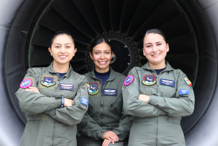 Tres mujeres Maestras de Carga a bordo de la misión de los Boeing 737 de la FAC