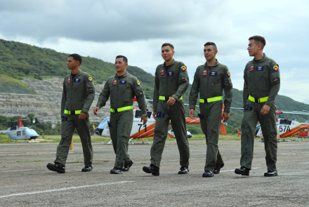 Compromiso con el país: inicia el curso 100 de pilotos de helicópteros