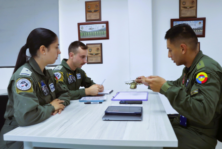 Oficiales inician curso de helicóptero con participación de Fuerza Aérea de Chile
