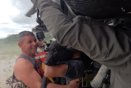 12 personas y sus mascotas fueron salvadas por helicóptero en El Dorado, Meta