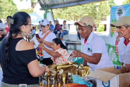 Feria de emprendedores y agricultores dinamiza la economía en Caquetá