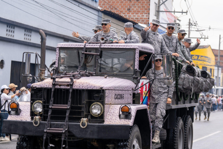 Medellín honra a sus Fuerzas Militares en desfile Héroes de la Patria