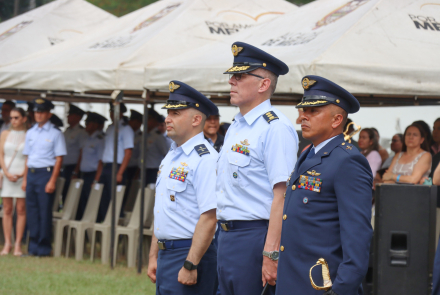 El Comando Aéreo de Combate N° 4 recibe con honores a su nuevo comandante