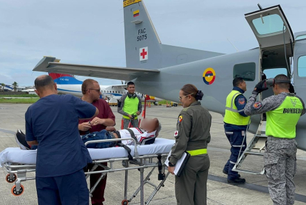 Adulto mayor es atendido desde Providencia en un traslado aeromédico 