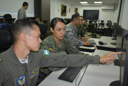 Militares de países aliados culminaron capacitación en Colombia sobre Defensa Aérea Nacional