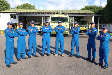 Entre el fuego y el deber: la heroica labor de bomberos aeronáuticos