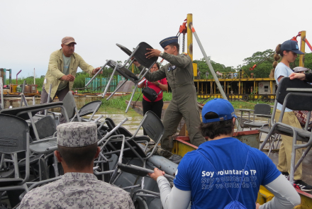 “Pupitres para el Amazonas”: compromiso con la educación en la selva colombiana
