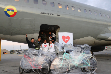 Pedaleando por cielo y tierra para el bienestar de la niñez en Mitú