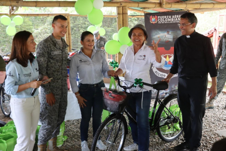 Cerca de 400 regalos fueron entregados en zonas urbanas y rurales 