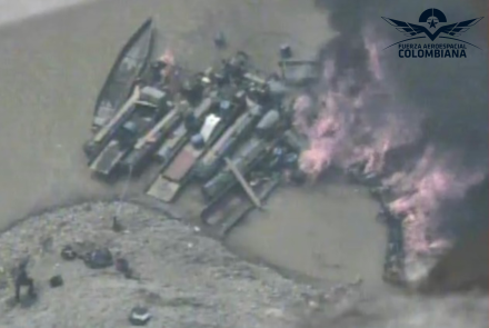 Dragas usadas para extraer oro y contaminar el río Cauca fueron inutilizadas