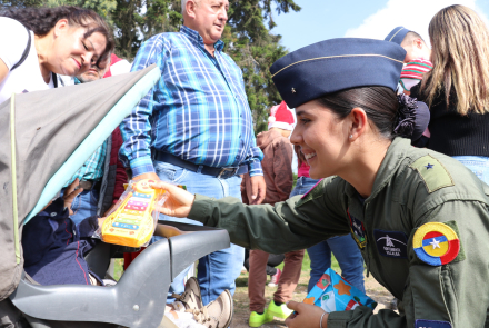 El Regalo de la Navidad tocó las puertas de la infancia en Bogotá