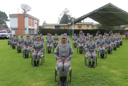 Un nuevo hito en la Fuerza Aeroespacial: Primer contingente de mujeres culmina su servicio militar
