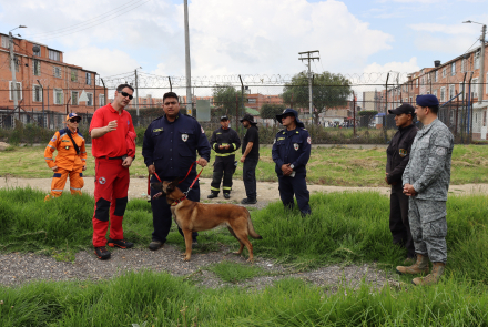 Caninos militares fortalecen capacidades de búsqueda y rescate mediante cooperación técnica internacional