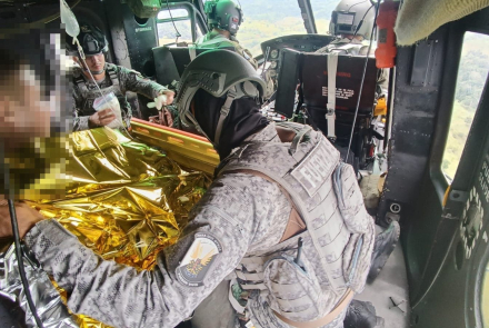 Evacuación aeromédica salvaguarda vida de policías tras atentado terrorista en Caquetá